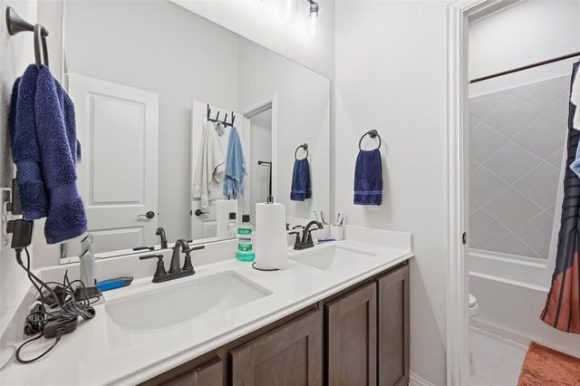 129 Fireberry Drive, Glenn Heights, TX 75154