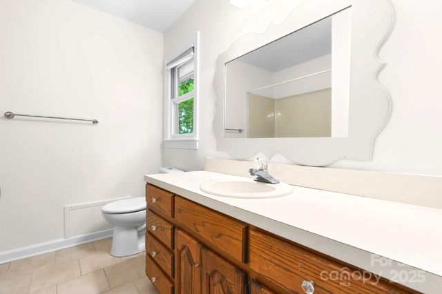 1080 Rolling Green Drive, Newton, NC 28658