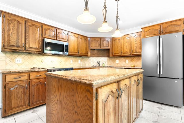 1080 Rolling Green Drive, Newton, NC 28658