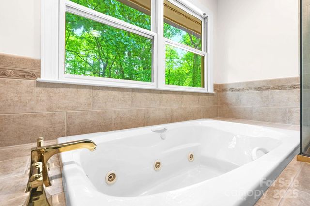 1080 Rolling Green Drive, Newton, NC 28658