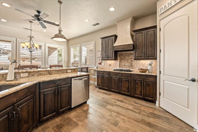 2267 E KNOLLS DR, St. George, UT 84790