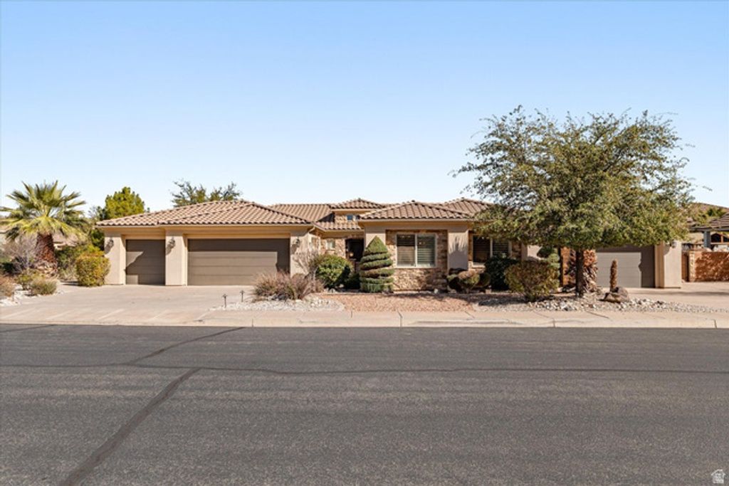 2267 E KNOLLS DR, St. George, UT 84790