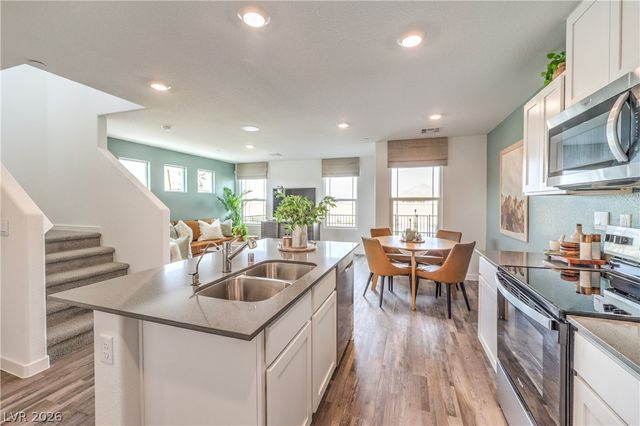 915 Pink Sugarbird Street, Henderson, NV 89011