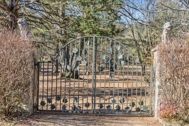 1006 Remington Pl, Manchester, TN 37355