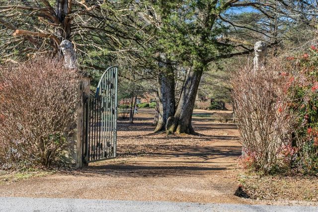 1006 Remington Pl, Manchester, TN 37355