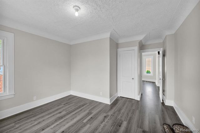 29016 Ford Road, Garden City, MI 48135