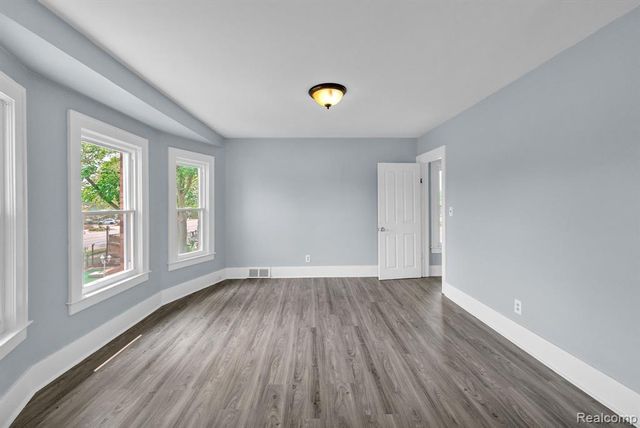 29016 Ford Road, Garden City, MI 48135