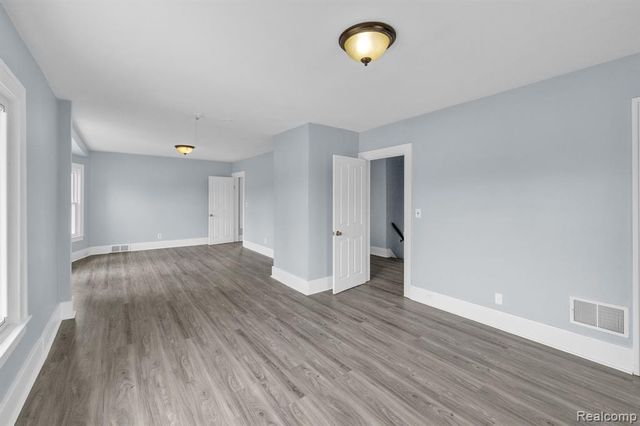 29016 Ford Road, Garden City, MI 48135