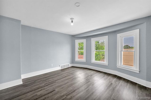 29016 Ford Road, Garden City, MI 48135