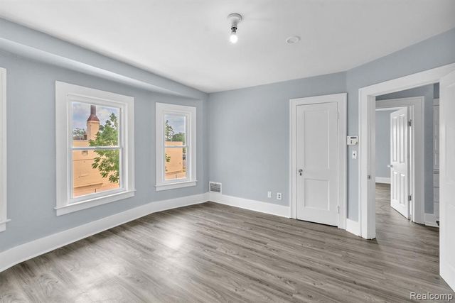 29016 Ford Road, Garden City, MI 48135