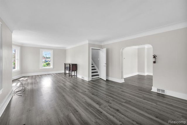 29016 Ford Road, Garden City, MI 48135