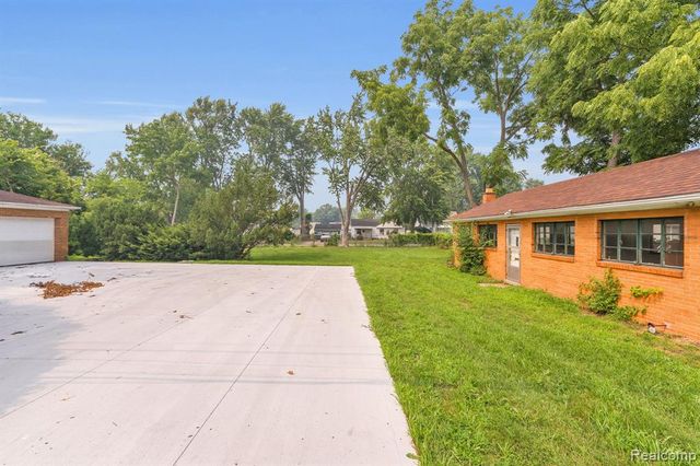 29016 Ford Road, Garden City, MI 48135