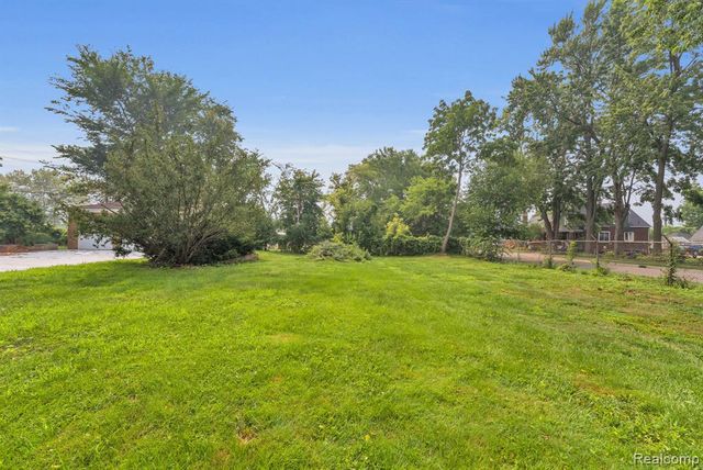 29016 Ford Road, Garden City, MI 48135