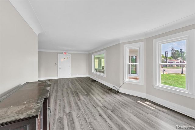 29016 Ford Road, Garden City, MI 48135