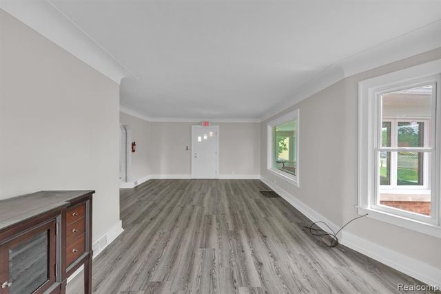 29016 Ford Road, Garden City, MI 48135