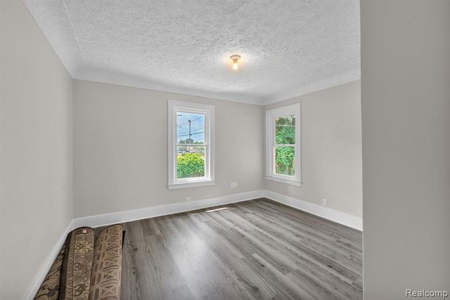 29016 Ford Road, Garden City, MI 48135