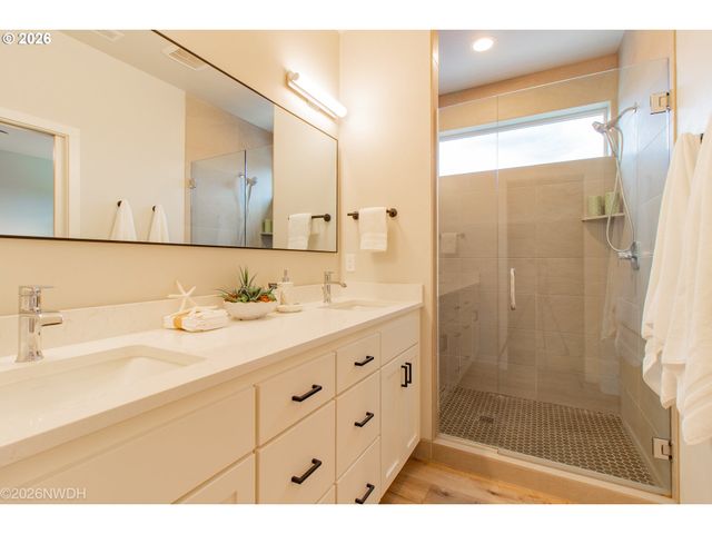 133 SHELTON MCMURPHEY Blvd, Eugene, OR 97401