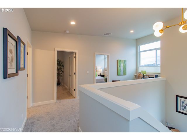 133 SHELTON MCMURPHEY Blvd, Eugene, OR 97401