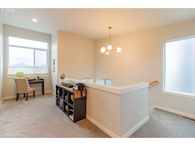 133 SHELTON MCMURPHEY Blvd, Eugene, OR 97401