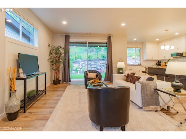 133 SHELTON MCMURPHEY Blvd, Eugene, OR 97401