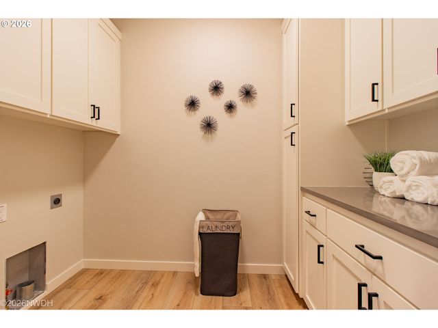 133 SHELTON MCMURPHEY Blvd, Eugene, OR 97401