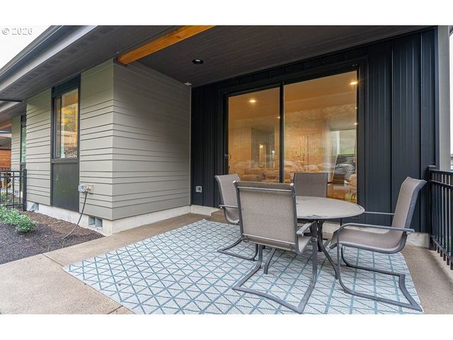 133 SHELTON MCMURPHEY Blvd, Eugene, OR 97401