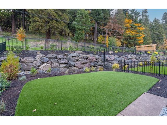 133 SHELTON MCMURPHEY Blvd, Eugene, OR 97401