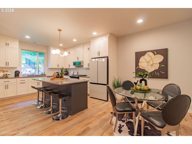 133 SHELTON MCMURPHEY Blvd, Eugene, OR 97401