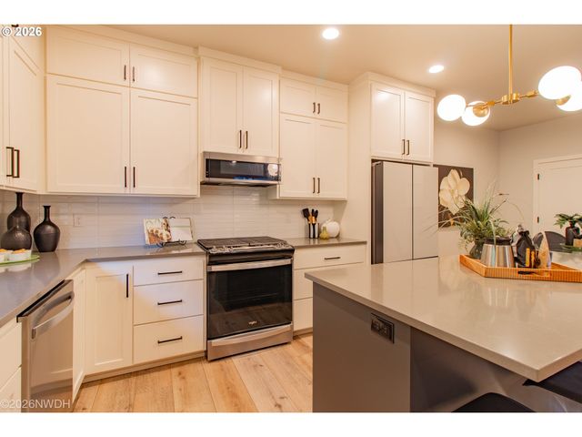 133 SHELTON MCMURPHEY Blvd, Eugene, OR 97401