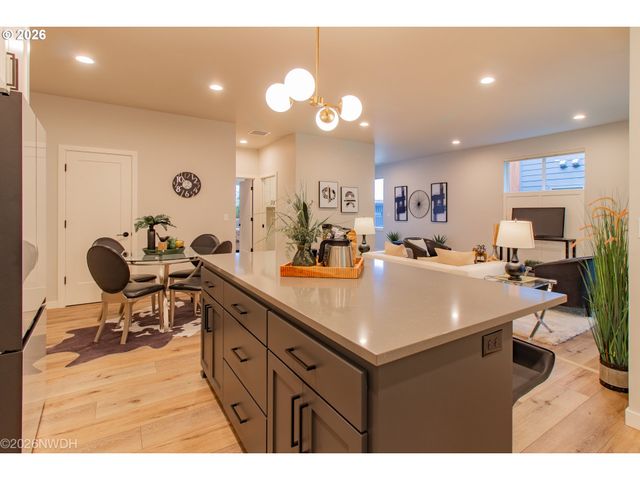 133 SHELTON MCMURPHEY Blvd, Eugene, OR 97401