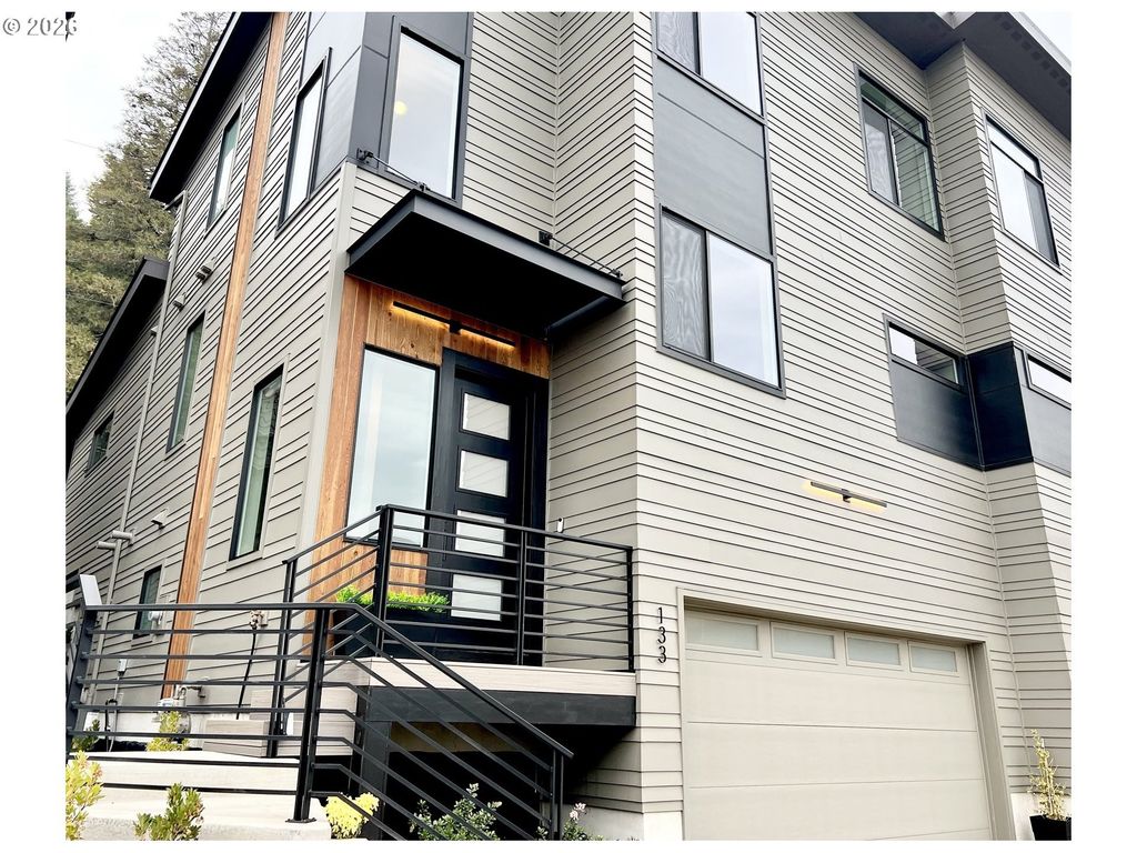 133 SHELTON MCMURPHEY Blvd, Eugene, OR 97401