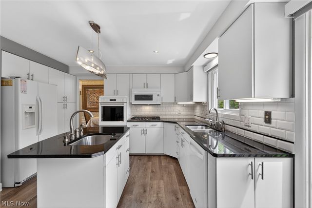23420 Wendover Drive, Beachwood, OH 44122