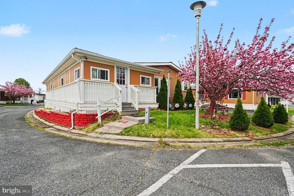 2 RASPBERRY CT, Middle River, MD 21220
