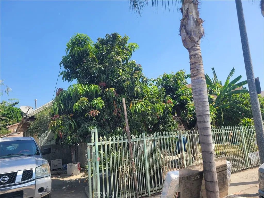 1123 E 57th, Los Angeles, CA 90011