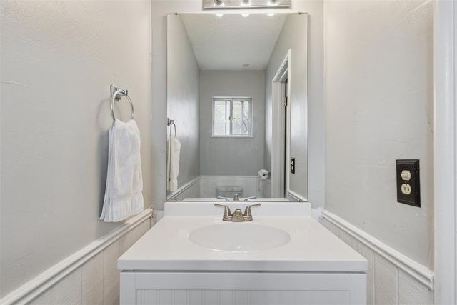 6208 SE 8th Street, Midwest City, OK 73110