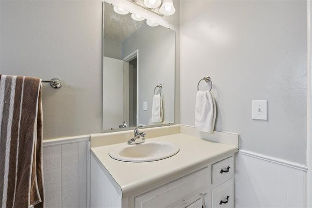 6208 SE 8th Street, Midwest City, OK 73110