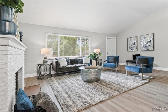 5530 Horizon Drive, St Louis, MO 63121