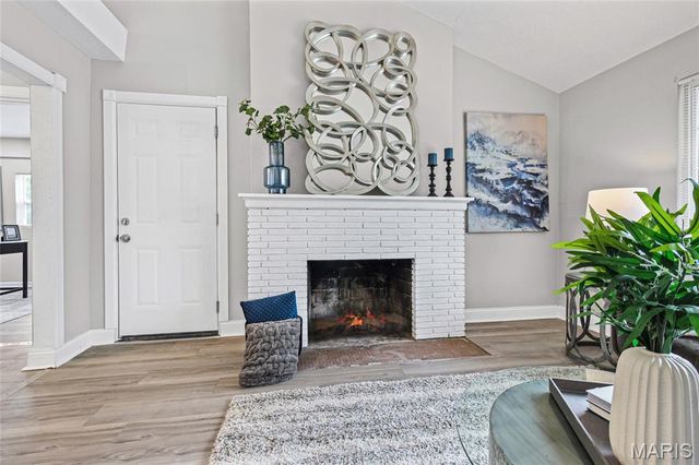 5530 Horizon Drive, St Louis, MO 63121