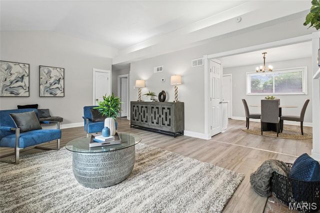 5530 Horizon Drive, St Louis, MO 63121