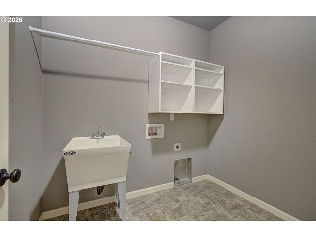 323 STONE Park, Kalama, WA 98625