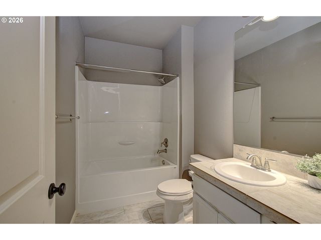 323 STONE Park, Kalama, WA 98625