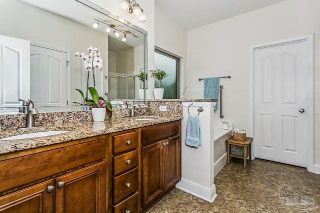 1810 Coast Ct, Gulf Breeze, FL 32563