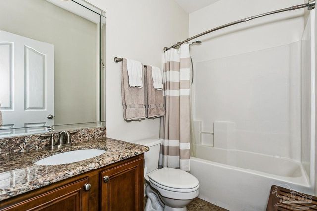 1810 Coast Ct, Gulf Breeze, FL 32563