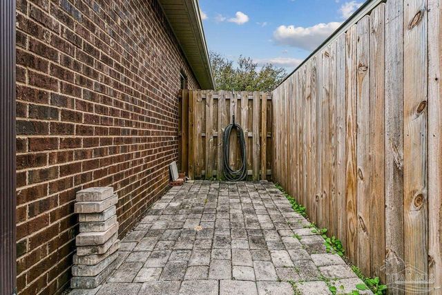 1810 Coast Ct, Gulf Breeze, FL 32563