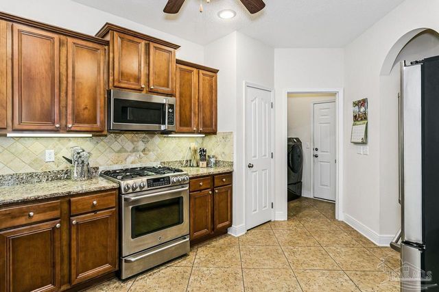 1810 Coast Ct, Gulf Breeze, FL 32563