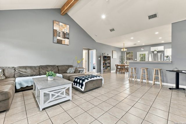 136 County Road 5781, Castroville, TX 78009