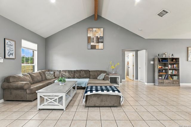 136 County Road 5781, Castroville, TX 78009