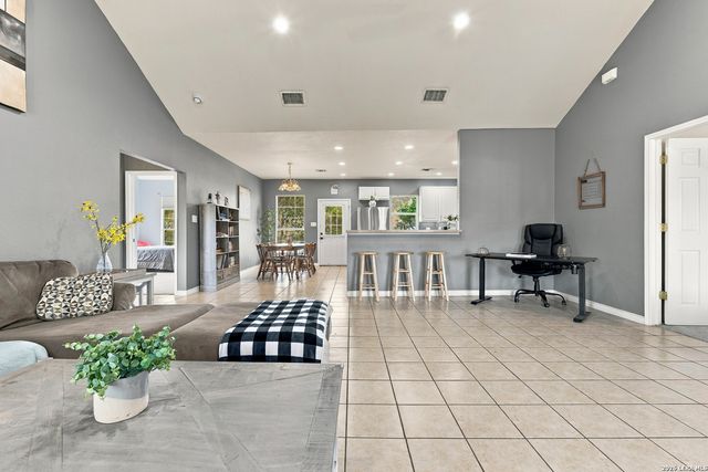 136 County Road 5781, Castroville, TX 78009