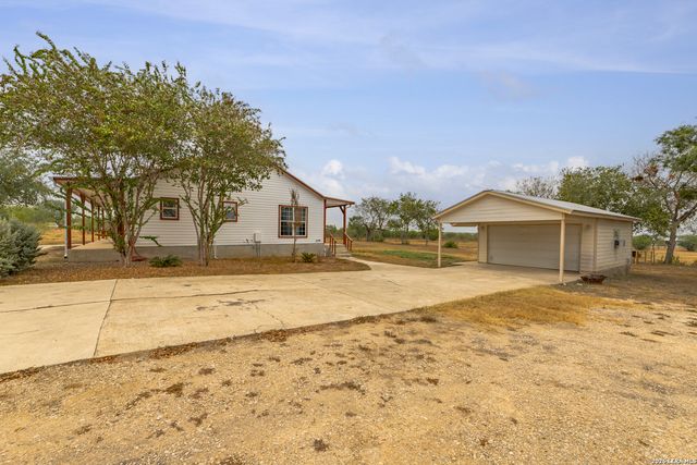 136 County Road 5781, Castroville, TX 78009