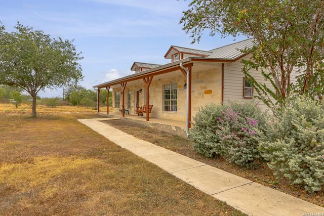 136 County Road 5781, Castroville, TX 78009